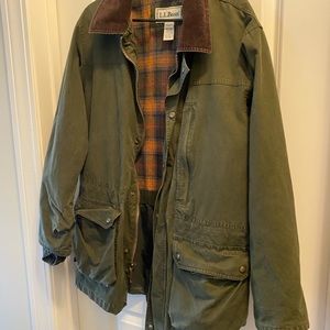 Beautiful vintage L.L bean jacket with no flaws, great piece for fall and winter